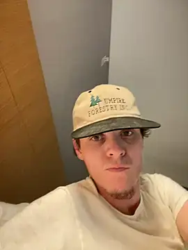 Snapshot of devinshd chatting on 12.23.24 devinshd online show from 12.23.24