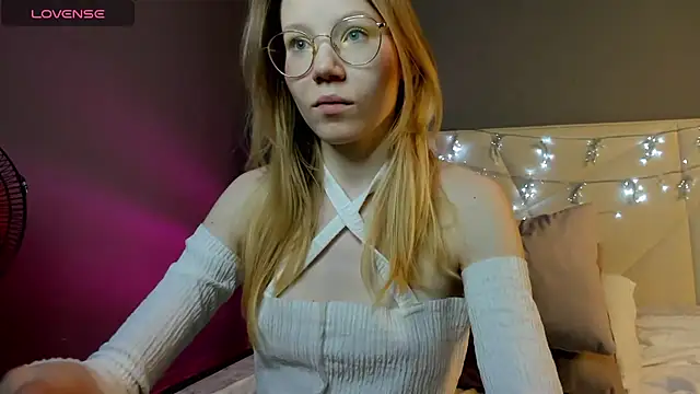 Snapshot of Esme_Runn chatting on 01.10.25 Esme Runn online show from 01.10.25