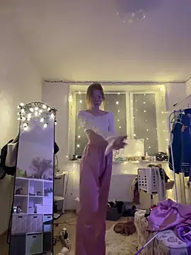 Snapshot of Esme_Runn chatting on 02.26.25 Esme Runn online show from 02.26.25