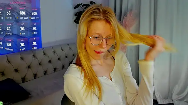 Snapshot of Esme_Runn chatting on 06.11.26 Esme Runn online show from 06.11.26