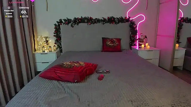 Snapshot of flora_off chatting on 12.18.24 flora off online show from 12.18.24