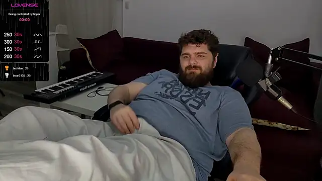 Snapshot of KingMarti chatting on 02.02.25 KingMarti online show from 02.02.25