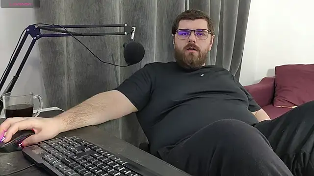 Snapshot of KingMarti chatting on 10.05.25 KingMarti online show from 10.05.25