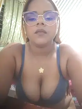 Snapshot of Evabigass chatting on 01.28.25 Evabigass online show from 01.28.25