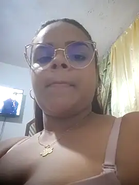 Snapshot of Evabigass chatting on 02.18.25 Evabigass online show from 02.18.25