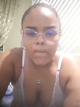 Snapshot of Evabigass chatting on 02.28.25 Evabigass online show from 02.28.25