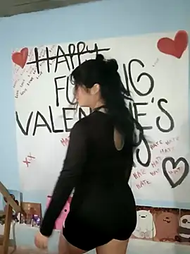 Elvishcassie  online show from 02.20.25