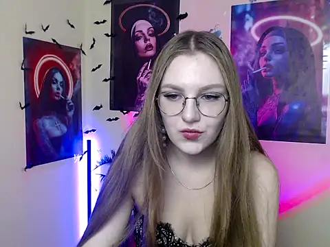 Snapshot of _AlMamiyy_ chatting on 10.24.25 AlMamiyy online show from 10.24.25