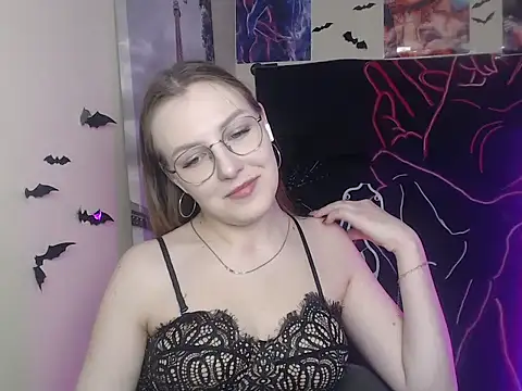 Snapshot of _AlMamiyy_ chatting on 11.13.25 AlMamiyy online show from 11.13.25