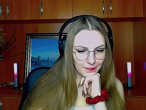 Snapshot of _AlMamiyy_ chatting on 11.28.25 AlMamiyy online show from 11.28.25