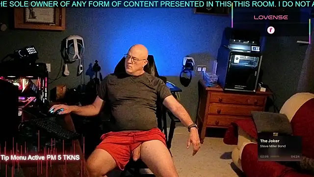 Snapshot of Pilot_Dave_69 chatting on 10.03.25 Pilot Dave 69 online show from 10.03.25