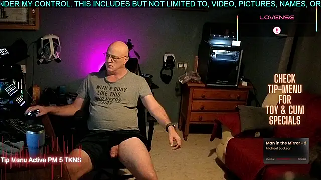 Snapshot of Pilot_Dave_69 chatting on 10.06.25 Pilot Dave 69 online show from 10.06.25