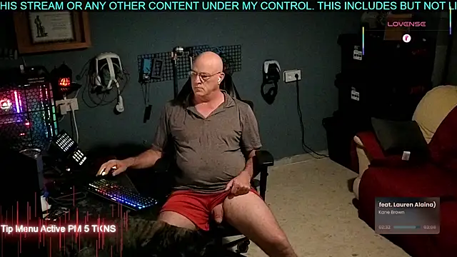 Snapshot of Pilot_Dave_69 chatting on 11.09.25 Pilot Dave 69 online show from 11.09.25