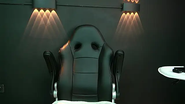 Snapshot of CallumMuscle chatting on 01.04.25 CallumMuscle online show from 01.04.25