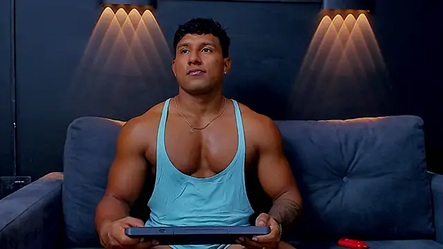 Snapshot of CallumMuscle chatting on 02.05.25 CallumMuscle online show from 02.05.25