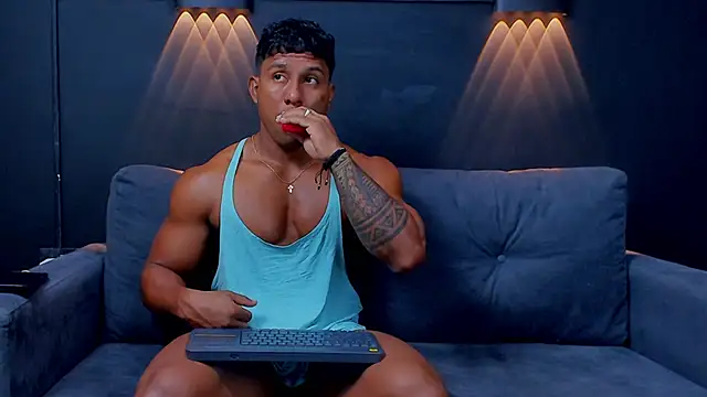 Snapshot of CallumMuscle chatting on 02.10.25 CallumMuscle online show from 02.10.25