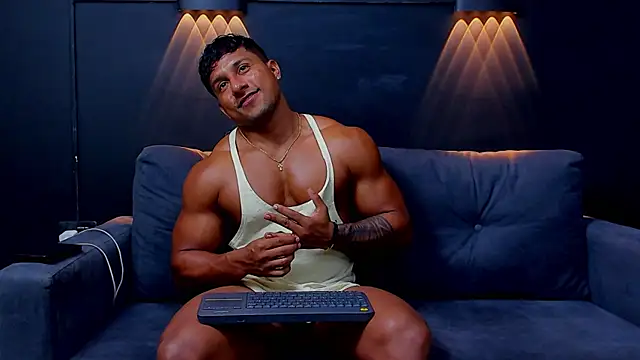 Snapshot of CallumMuscle chatting on 02.14.25 CallumMuscle online show from 02.14.25