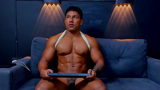 Snapshot of CallumMuscle chatting on 03.07.25 CallumMuscle online show from 03.07.25