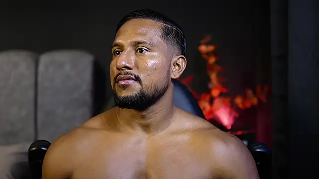 Snapshot of CallumMuscle chatting on 11.06.25 CallumMuscle online show from 11.06.25