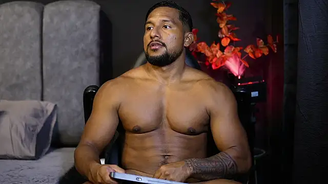 Snapshot of CallumMuscle chatting on 11.07.25 CallumMuscle online show from 11.07.25