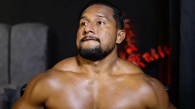 Snapshot of CallumMuscle chatting on 11.14.25 CallumMuscle online show from 11.14.25