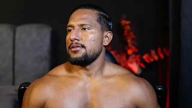 Snapshot of CallumMuscle chatting on 11.15.25 CallumMuscle online show from 11.15.25