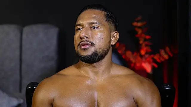 Snapshot of CallumMuscle chatting on 11.19.25 CallumMuscle online show from 11.19.25