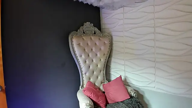 Layla 707 online show from 04.10.26