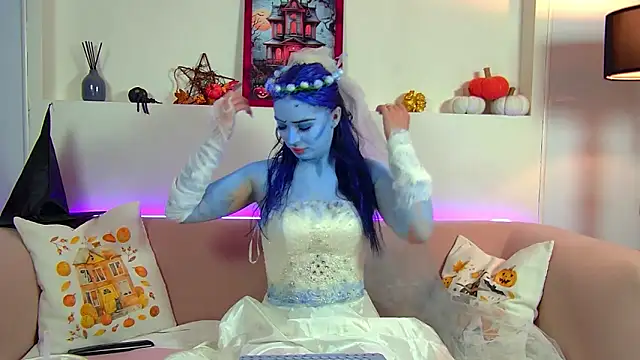 Snapshot of AlexandraBloom chatting on 10.30.25 AlexandraBloom online show from 10.30.25