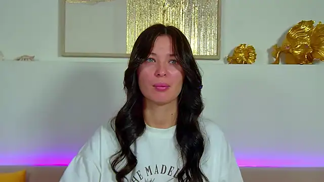 Snapshot of AlexandraBloom chatting on 11.10.25 AlexandraBloom online show from 11.10.25