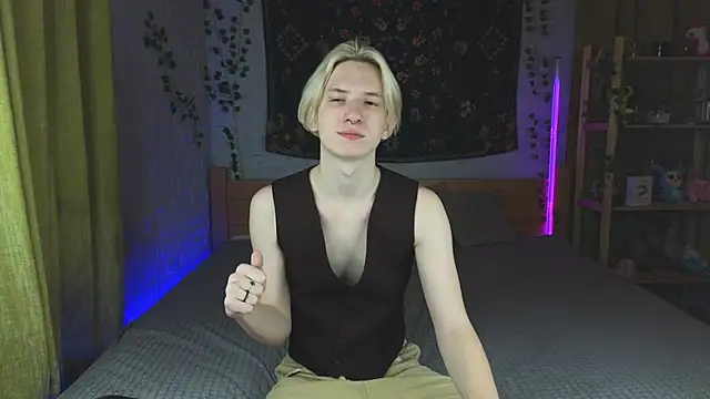 Snapshot of Ron_Vils chatting on 10.30.25 Ron Vils online show from 10.30.25