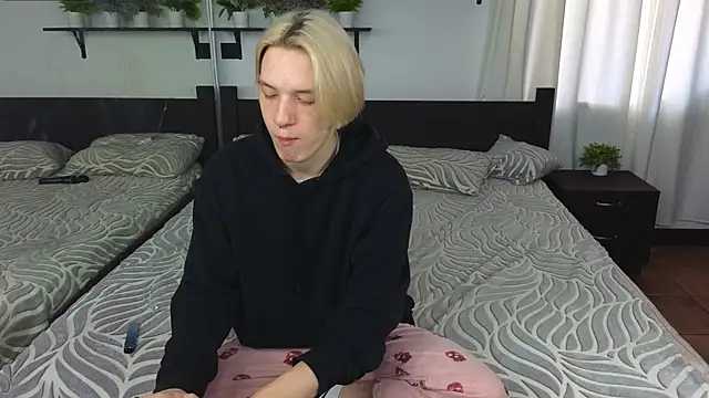 Snapshot of Ron_Vils chatting on 11.15.25 Ron Vils online show from 11.15.25