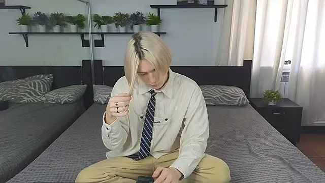 Snapshot of Ron_Vils chatting on 11.19.25 Ron Vils online show from 11.19.25