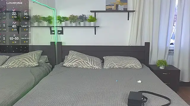 Snapshot of Ron_Vils chatting on 11.20.25 Ron Vils online show from 11.20.25