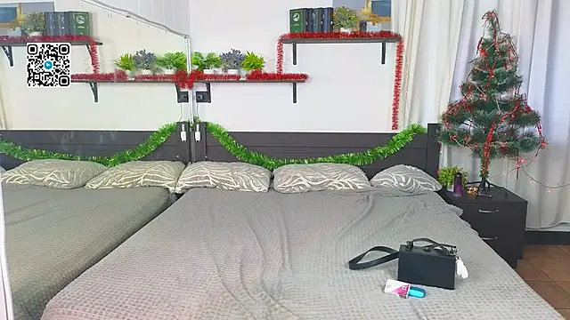 Snapshot of Ron_Vils chatting on 12.15.25 Ron Vils online show from 12.15.25