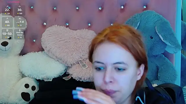 Snapshot of SophiaStarr chatting on 11.18.25 SophiaStarr online show from 11.18.25