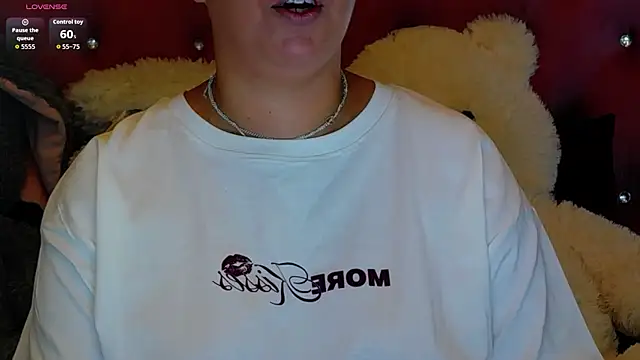 Snapshot of SophiaStarr chatting on 11.28.25 SophiaStarr online show from 11.28.25