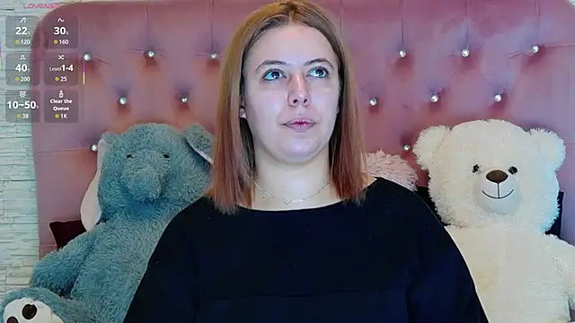 Snapshot of SophiaStarr chatting on 12.20.25 SophiaStarr online show from 12.20.25