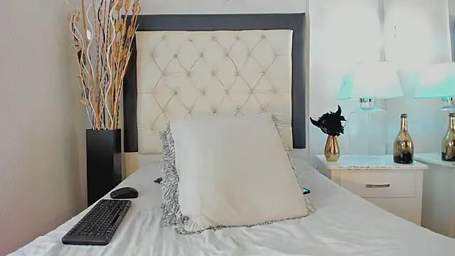 GaleHodge online show from 10.23.25