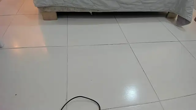 Snapshot of Slut_Milf_ chatting on 12.31.24 Slut Milf  online show from 12.31.24