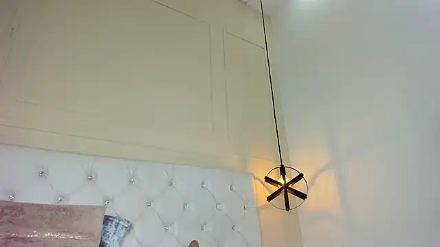 Snapshot of Slut_Milf_ chatting on 01.21.25 Slut Milf  online show from 01.21.25