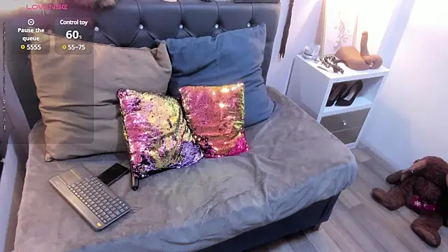 Snapshot of Slut_Milf_ chatting on 02.22.25 Slut Milf  online show from 02.22.25