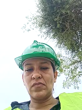 Snapshot of Slut_Milf_ chatting on 03.08.25 Slut Milf  online show from 03.08.25