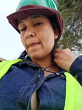 Snapshot of Slut_Milf_ chatting on 03.11.25 Slut Milf  online show from 03.11.25