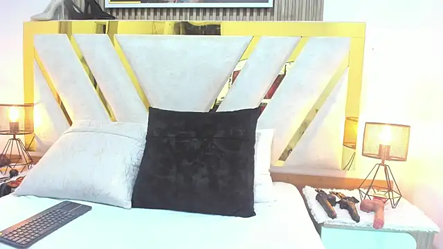 Slut Milf  online show from 11.15.25