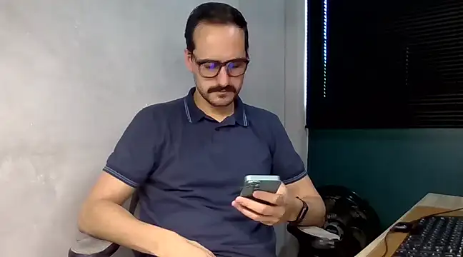 Snapshot of Superdad chatting on 12.09.24 Superdad online show from 12.09.24