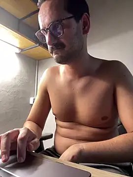 Snapshot of Superdad chatting on 03.08.26 Superdad online show from 03.08.26