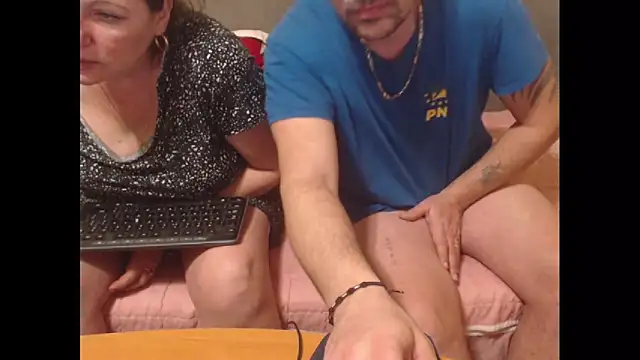 Snapshot of sweetcouplesweets chatting on 03.09.25 sweetcouplesweets online show from 03.09.25