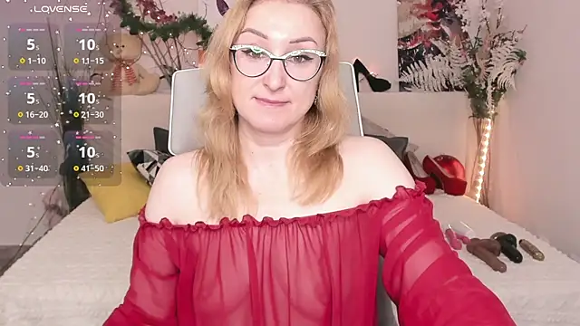 Snapshot of MadissonKiss chatting on 12.17.25 MadissonKiss online show from 12.17.25