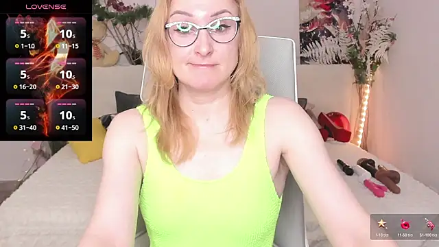 Snapshot of MadissonKiss chatting on 12.18.25 MadissonKiss online show from 12.18.25